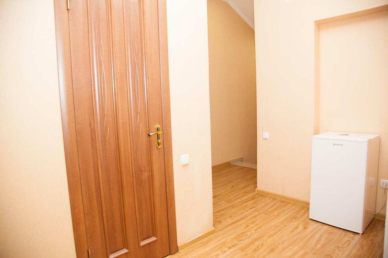 Semi-Luxury Apartment On Zhukovskogo Street 57 Zaporizhia Exteriör bild