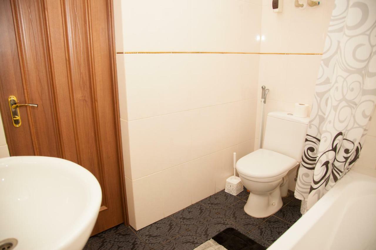 Semi-Luxury Apartment On Zhukovskogo Street 57 Zaporizhia Exteriör bild
