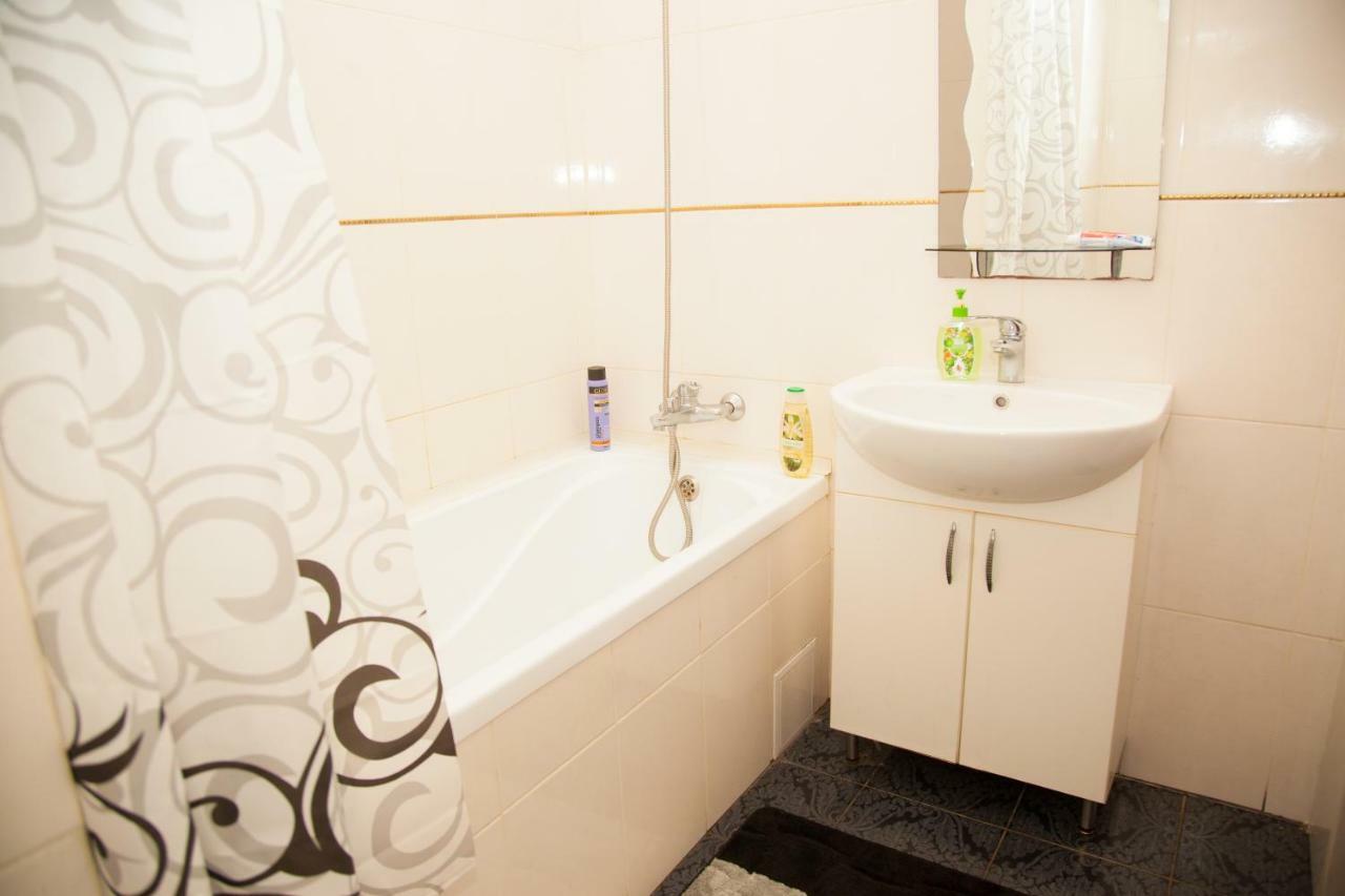 Semi-Luxury Apartment On Zhukovskogo Street 57 Zaporizhia Exteriör bild