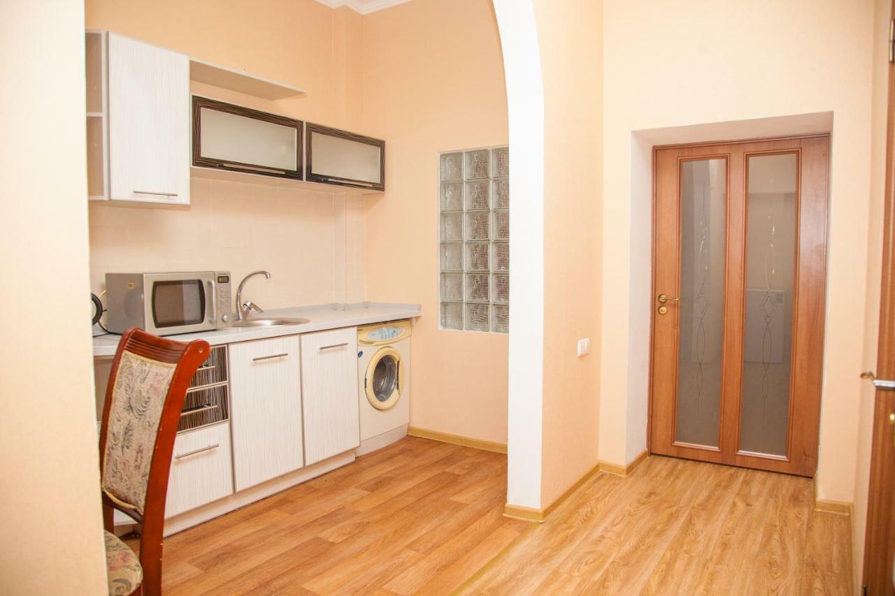 Semi-Luxury Apartment On Zhukovskogo Street 57 Zaporizhia Exteriör bild